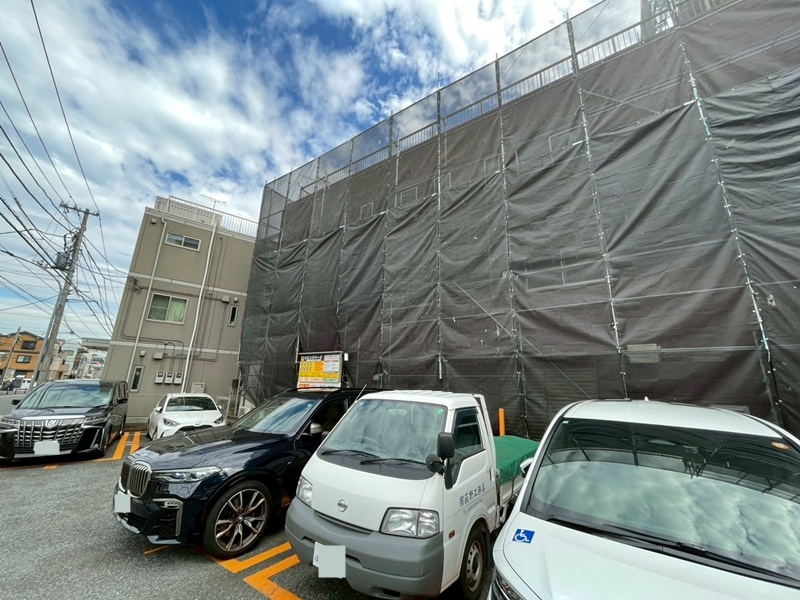 住宅アパートビル塗装工事　足場設置